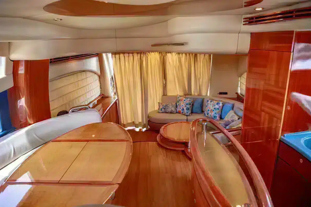 Yate Luz II - Image 19