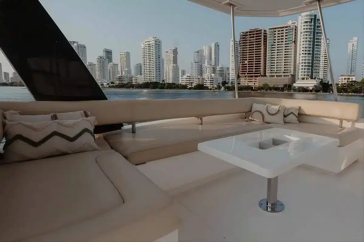 Catamarán Eclipse V - Image 3